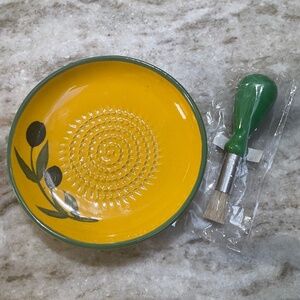 NWOT Cooks Innovation Ceramic Grater Plate & Brush